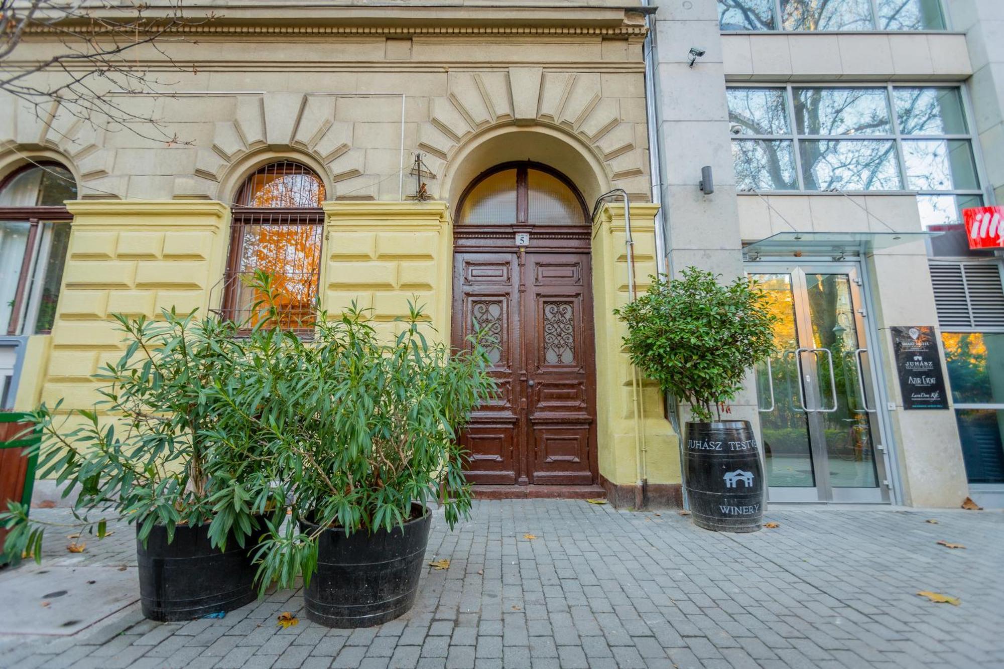 Lovolde Square - Next To Famous Andrassy Avenue Apartment *