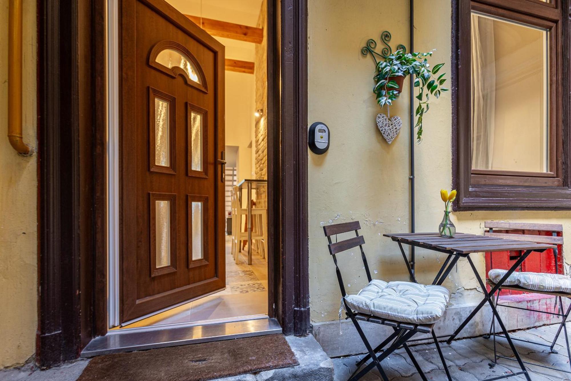 Apartment Lovolde Square - Next To Famous Andrassy Avenue Budapest